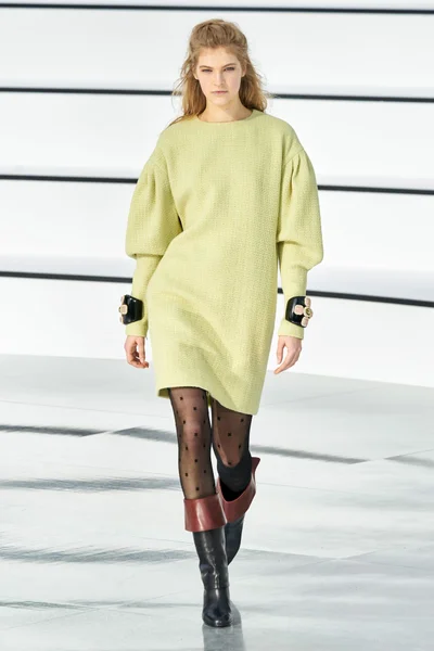 Look 12